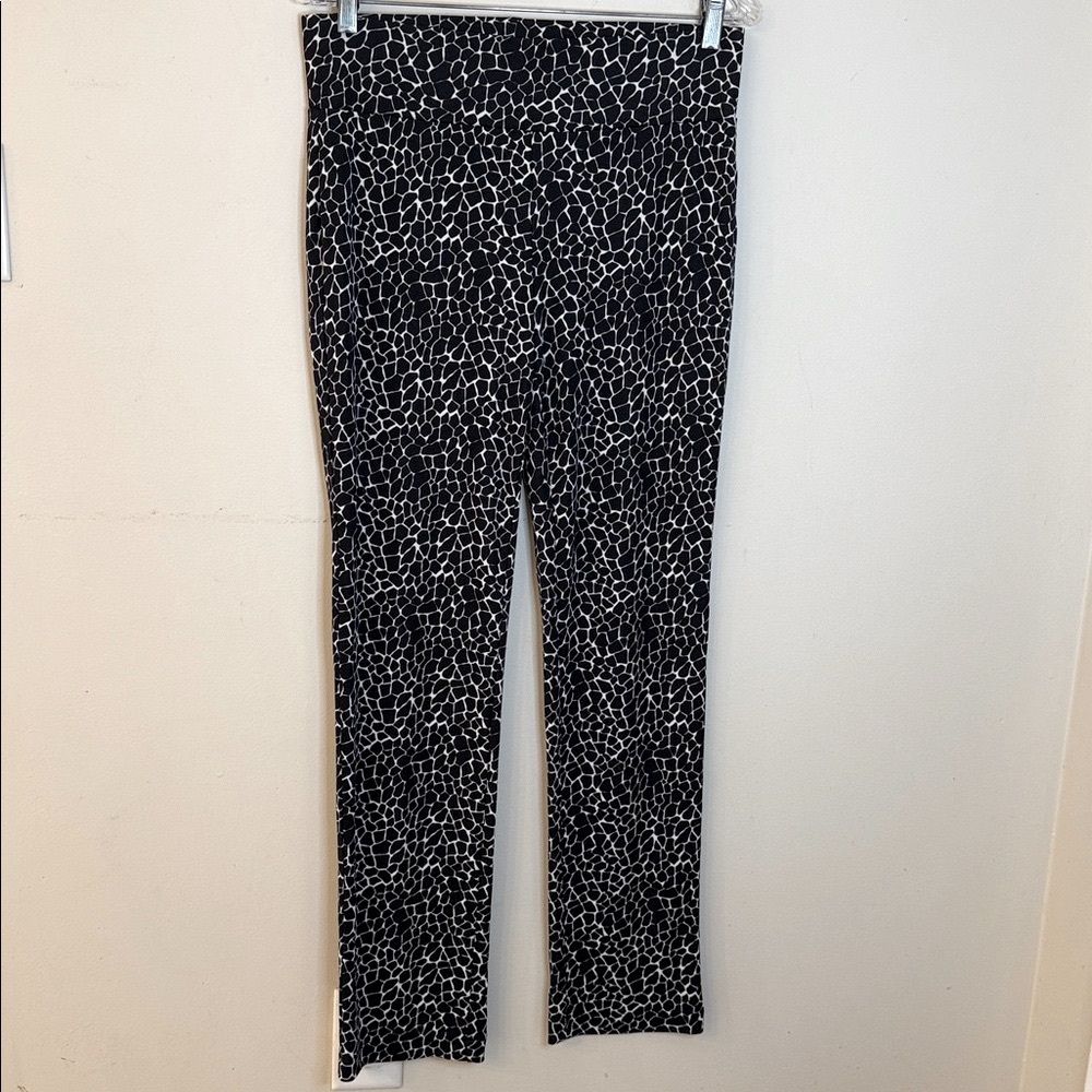 Dana Buchman Black & White Giraffe Print leggings faux back pockets stretchy SM